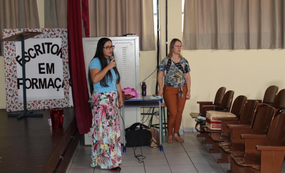 O Programa Conexão Professor - Educação Especial, destinado a oferta de formação continuada aos Profissionais de Educação, das Instituições da Rede Pública Estadual de Ensino do Paraná, realiza formação para os professores das Escolas Estaduais, pertencentes ao NRE de Campo Mourão, nos dias 10 e 11 de setembro de 2019, sobre o Atendimento Educacional Especializado - AEE.