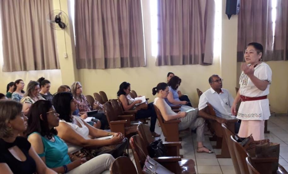 O Programa Conexão Professor - Educação Especial, destinado a oferta de formação continuada aos Profissionais de Educação, das Instituições da Rede Pública Estadual de Ensino do Paraná, realiza formação para os professores das Escolas Estaduais, pertencentes ao NRE de Campo Mourão, nos dias 10 e 11 de setembro de 2019, sobre o Atendimento Educacional Especializado - AEE.