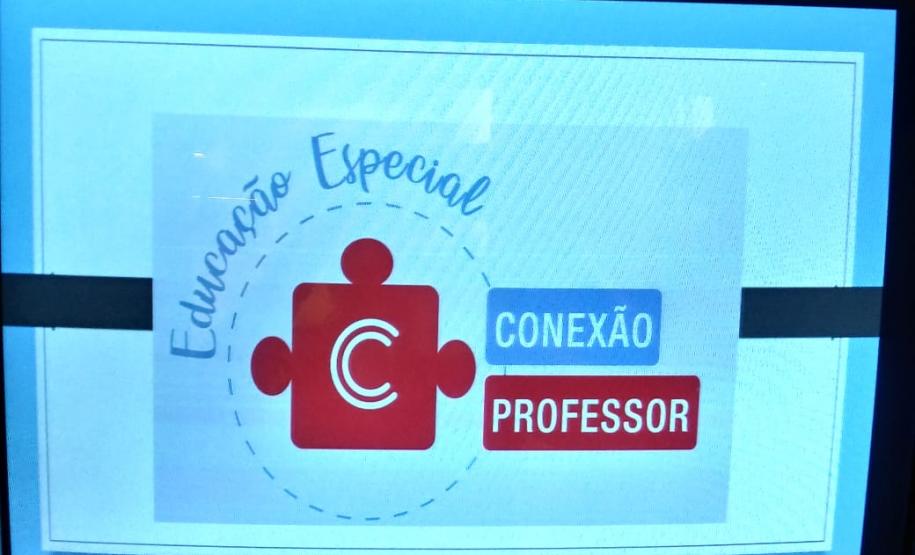 O Programa Conexão Professor - Educação Especial, destinado a oferta de formação continuada aos Profissionais de Educação, das Instituições da Rede Pública Estadual de Ensino do Paraná, realiza formação para os professores das Escolas Estaduais, pertencentes ao NRE de Campo Mourão, nos dias 10 e 11 de setembro de 2019, sobre o Atendimento Educacional Especializado - AEE.