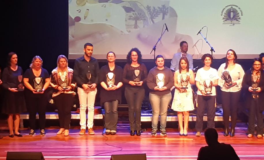 Ocorreu no dia 13 de Setembro de 2019, em Curitiba, a premiação dos alunos vencedores do concurso ‘Entre lendas do Paraná’, promovido pelo SESC-Paraná. O objetivo foi o de selecionar produções para a confecção de cartões postais sobre os aspectos culturais paranaenses, envolvendo as lendas contadas no nosso estado.