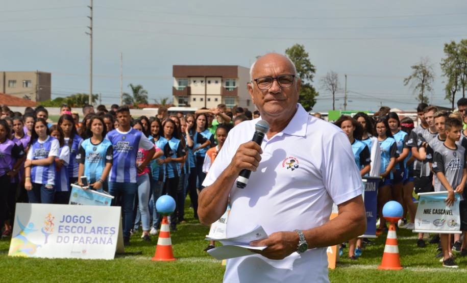 Manhã de quarta-feira, dia 13, movimentadíssima na cidade sede em Campo Mourão do 66º Jogos Escolares do Paraná – JEPS Bom de Bola Fase Final com a abertura oficial realizada no Estádio Municipal Roberto Brzezinski contando com as presenças de mais de 1.400 participantes, entre alunos-atletas, árbitros, coordenadores técnicos, professores de educação física e organizadores.