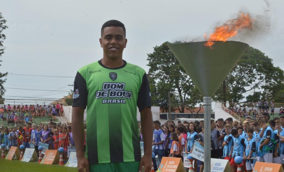 Manhã de quarta-feira, dia 13, movimentadíssima na cidade sede em Campo Mourão do 66º Jogos Escolares do Paraná – JEPS Bom de Bola Fase Final com a abertura oficial realizada no Estádio Municipal Roberto Brzezinski contando com as presenças de mais de 1.400 participantes, entre alunos-atletas, árbitros, coordenadores técnicos, professores de educação física e organizadores.
