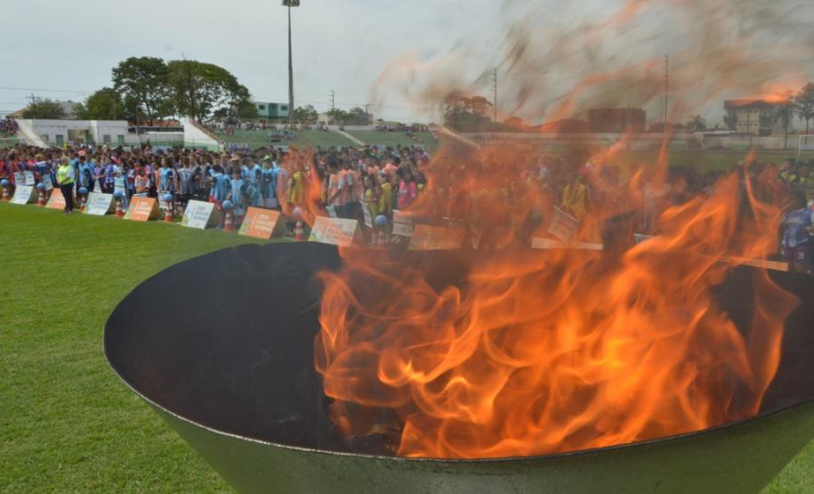 Manhã de quarta-feira, dia 13, movimentadíssima na cidade sede em Campo Mourão do 66º Jogos Escolares do Paraná – JEPS Bom de Bola Fase Final com a abertura oficial realizada no Estádio Municipal Roberto Brzezinski contando com as presenças de mais de 1.400 participantes, entre alunos-atletas, árbitros, coordenadores técnicos, professores de educação física e organizadores.