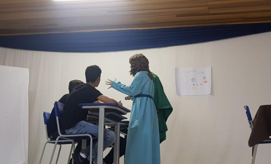 I Mostra de Física do Colégio Estadual Campina da Lagoa No dia 05 de novembro, o Colégio Estadual Campina da Lagoa, município de Campina da Lagoa, sediou a I Mostra de Física. As professoras Aline Raymundo e Taisy Fernandes Vieira sob a supervisão do Prof. Dr. Michel Corci Batista – UTFPR – campus de Campo Mourão organizaram todas as atividades da mostra.