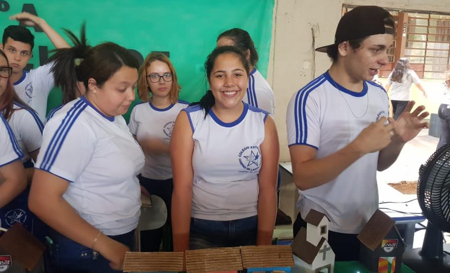 I Mostra de Física do Colégio Estadual Campina da Lagoa No dia 05 de novembro, o Colégio Estadual Campina da Lagoa, município de Campina da Lagoa, sediou a I Mostra de Física. As professoras Aline Raymundo e Taisy Fernandes Vieira sob a supervisão do Prof. Dr. Michel Corci Batista – UTFPR – campus de Campo Mourão organizaram todas as atividades da mostra.