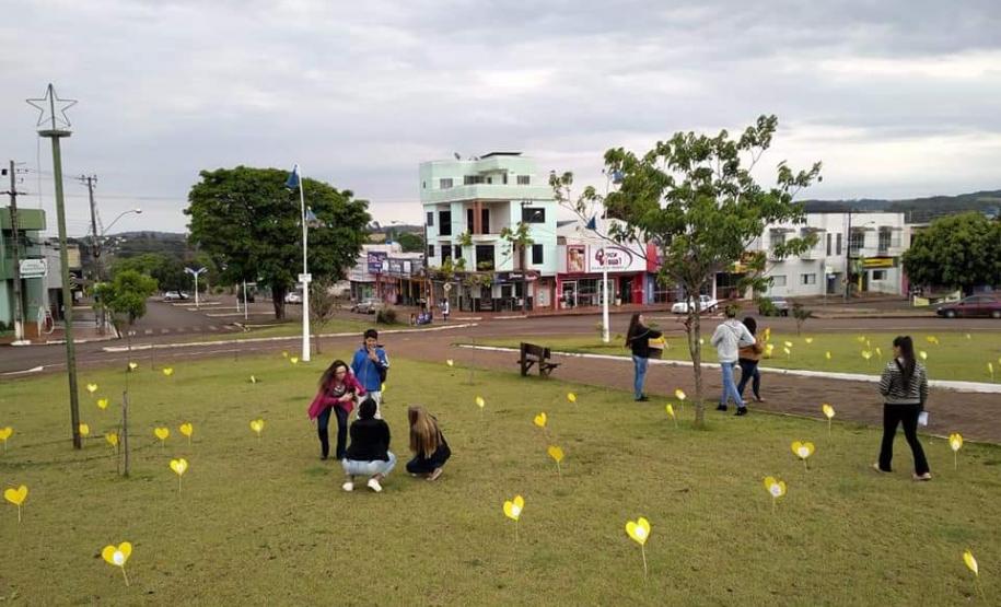 O Colégio Estadual General Carneiro de Roncador participou do projeto Setembro Amarelo em parceria com a Secretaria Munic