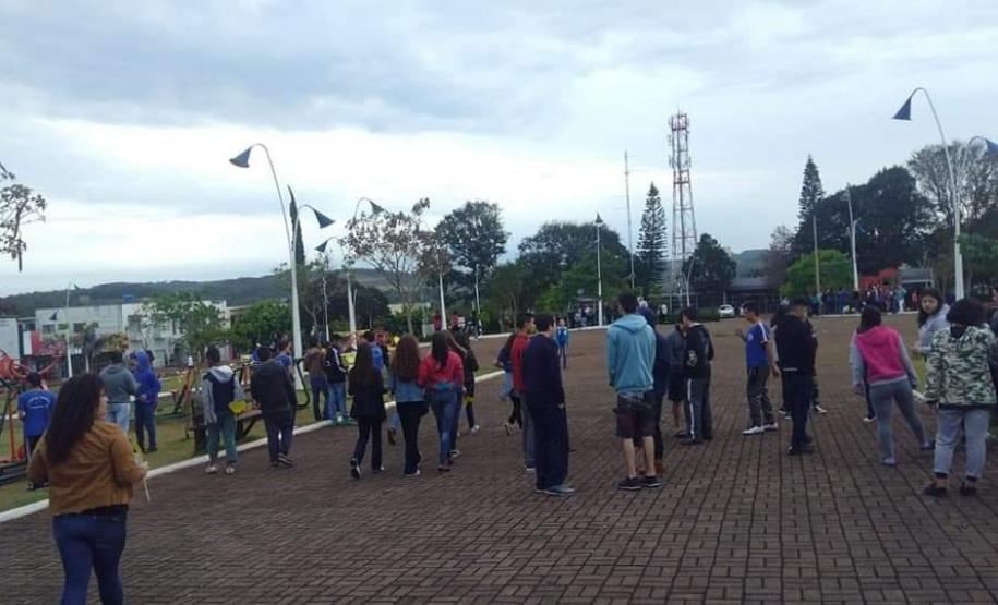 O Colégio Estadual General Carneiro de Roncador participou do projeto Setembro Amarelo em parceria com a Secretaria Munic