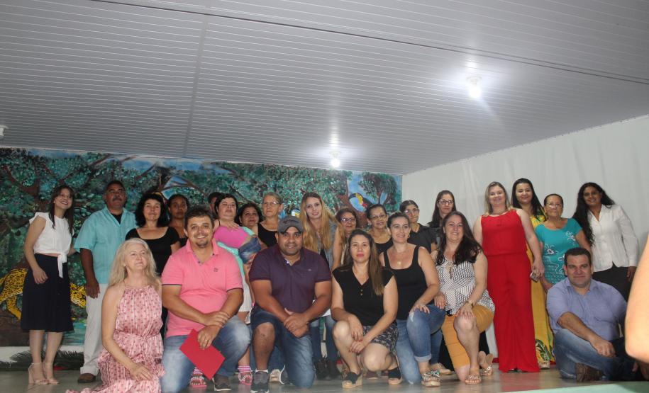No dia 21/11/2019, na Casa da Cultura, no município de Iretama, aconteceu a II Mostra Cultural da EJA do Colégio Estadual Aníbal Khury, organizada pela Direção, Equipe Pedagógica, Funcionários, Professores e estudantes da modalidade,  a qual tem por objetivo valorizar os trabalhos desenvolvidos ao longo do ano, através do serviço de arte e cultura e dos demais segmentos escolares.