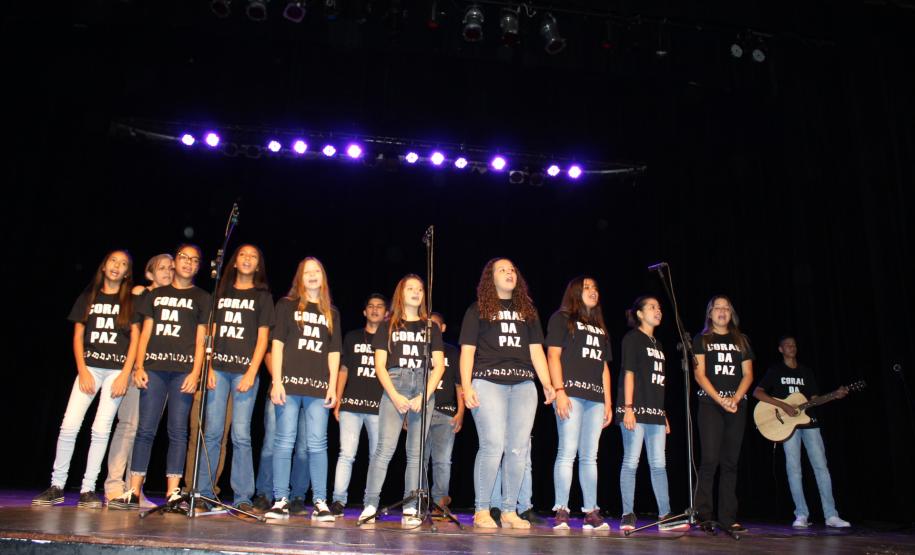 Com o tema  “Abordagens e aspectos sociais e pedagógicos sobre a presença indígena e negra no Paraná trabalhado pelas Equipes Multidisciplinares nas escolas”, a IV Mostra de Cultura e Arte do Núcleo Regional de Educação de Campo Mourão que aconteceu na manhã desta quinta feira (28) foi um sucesso!