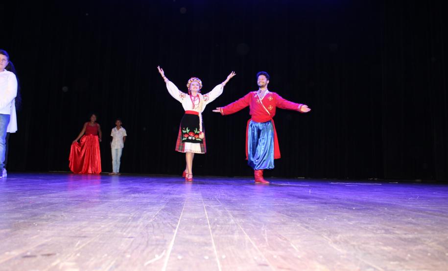 Com o tema  “Abordagens e aspectos sociais e pedagógicos sobre a presença indígena e negra no Paraná trabalhado pelas Equipes Multidisciplinares nas escolas”, a IV Mostra de Cultura e Arte do Núcleo Regional de Educação de Campo Mourão que aconteceu na manhã desta quinta feira (28) foi um sucesso!