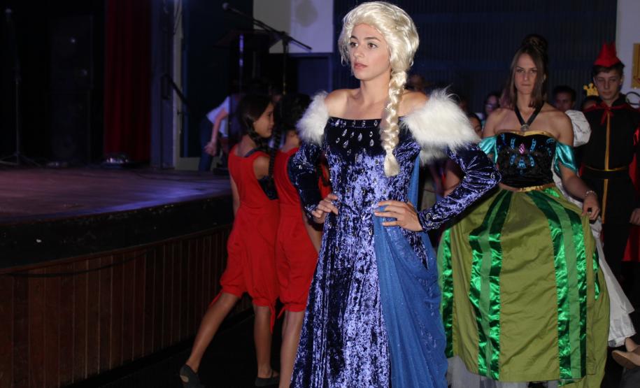 Com o tema  “Abordagens e aspectos sociais e pedagógicos sobre a presença indígena e negra no Paraná trabalhado pelas Equipes Multidisciplinares nas escolas”, a IV Mostra de Cultura e Arte do Núcleo Regional de Educação de Campo Mourão que aconteceu na manhã desta quinta feira (28) foi um sucesso!