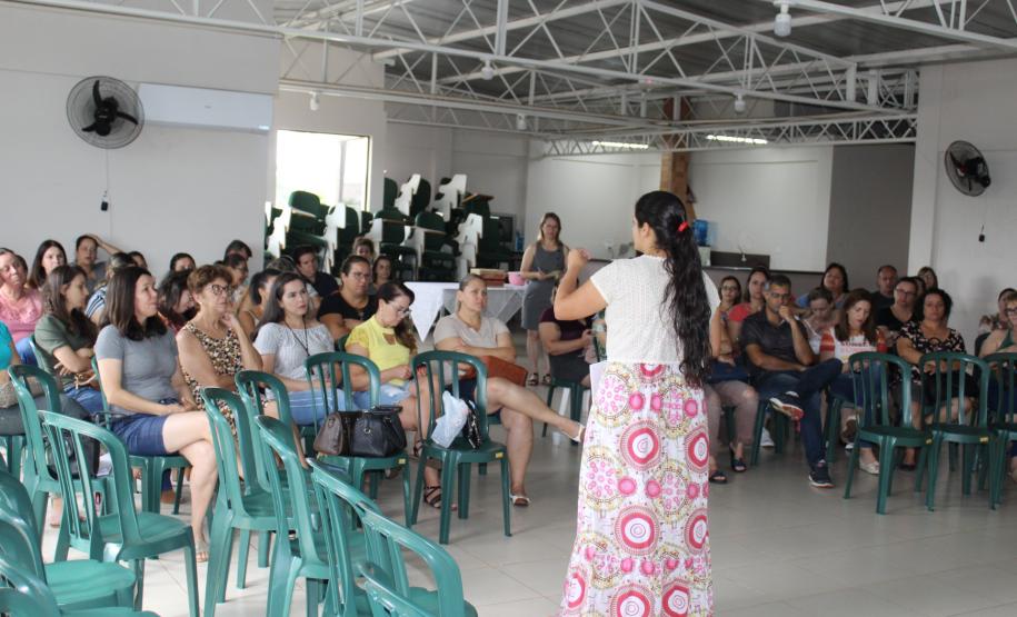 Nesta terça feira(03), foi realizado o Seminário de encerramento da Formação Conexão Professor da Educação Especial, do NRE de Campo Mourão, coordenado pelas Professoras Ana Alice Machado Tonolo e Silvana Maria Vieceli de Souza.