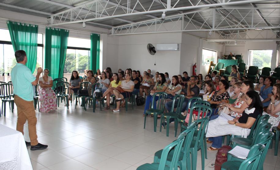 Nesta terça feira(03), foi realizado o Seminário de encerramento da Formação Conexão Professor da Educação Especial, do NRE de Campo Mourão, coordenado pelas Professoras Ana Alice Machado Tonolo e Silvana Maria Vieceli de Souza.