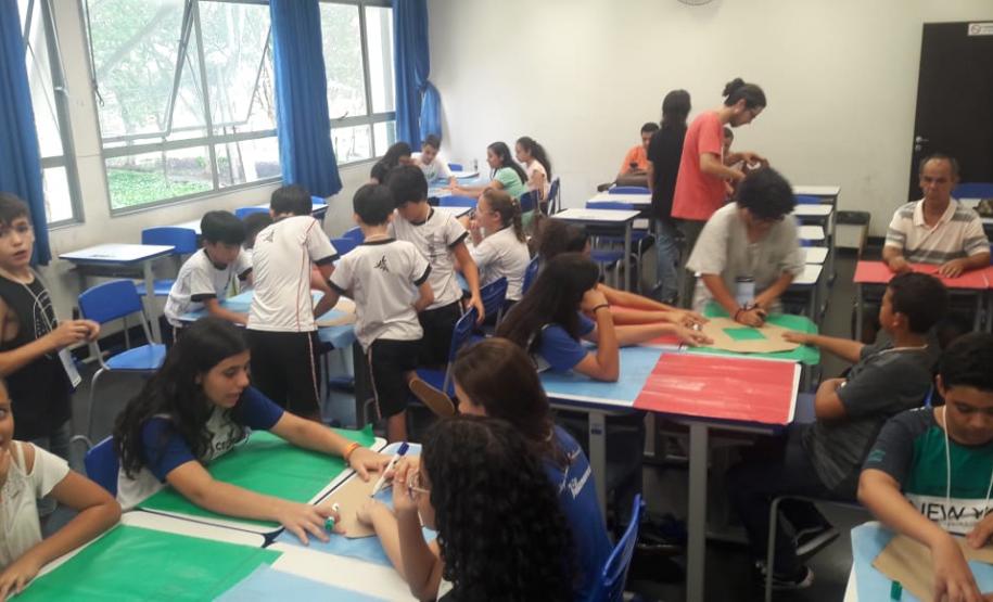 Está disponível na página da OBMEP – Olimpíada Brasileira de Matemática das Escolas Públicas (http://www.obmep.org.br/ ) a listagem dos premiados na 15ª Edição.

O NRE de Campo Mourão teve 65 alunos premiados, sendo dois medalhistas de bronze e 63 menções honrosas. 
Os diplomas de menção honrosa serão enviados para as escolas, junto com o material da 1ª fase da OBMEP 2020. Os demais prêmios serão entregues em cerimônias regionais organizadas pela OBMEP.