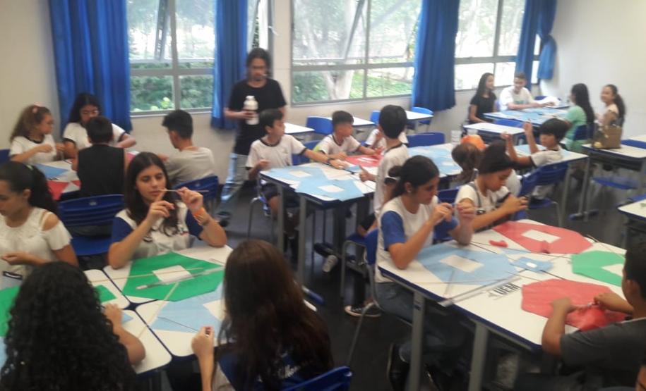 Está disponível na página da OBMEP – Olimpíada Brasileira de Matemática das Escolas Públicas (http://www.obmep.org.br/ ) a listagem dos premiados na 15ª Edição.

O NRE de Campo Mourão teve 65 alunos premiados, sendo dois medalhistas de bronze e 63 menções honrosas. 
Os diplomas de menção honrosa serão enviados para as escolas, junto com o material da 1ª fase da OBMEP 2020. Os demais prêmios serão entregues em cerimônias regionais organizadas pela OBMEP.