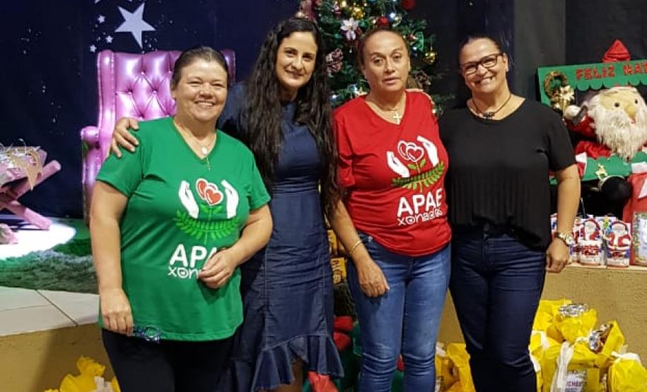 A Escola Professora Hilda Veitas Educação Infantil, Ensino Fundamental anos iniciais e EJA, na modalidade de Educação Especial, cuja mantenedora é a Associação de Pais e Amigos dos Excepcionais-APAE de Engenheiro Beltrão, promoveu neste dia dezessete de dezembro de dois mil e dezenove, as dezenove horas, sua tradicional confraternização com alunos, pais e demais autoridades que se fizeram presentes no evento