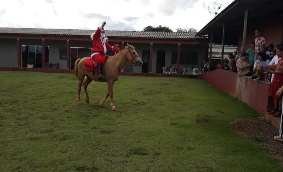 Aconteceu no dia 18 de dezembro de 2019 na Escola Santa Teresinha – EIEF – Modalidade Educação Especial – Mantida pela Associação de Pais e Amigos dos Excepcionais de Campina da Lagoa-Pr e jurisdicionada ao Núcleo Regional de Campo Mourão-Pr ,a solenidade de Formatura dos alunos da Educação Infantil – Pré Escolar e Festa de Natal.
