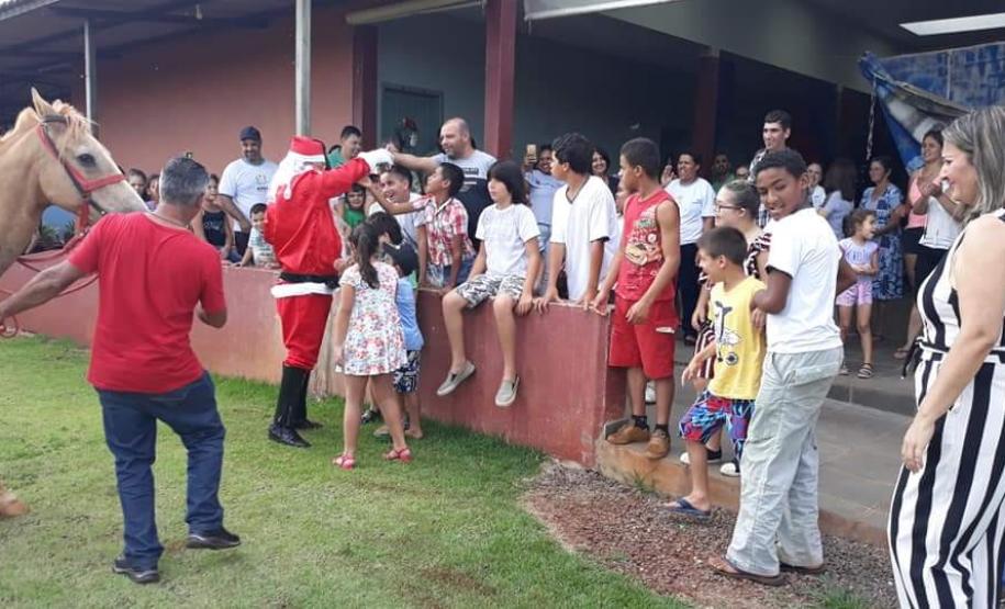 Aconteceu no dia 18 de dezembro de 2019 na Escola Santa Teresinha – EIEF – Modalidade Educação Especial – Mantida pela Associação de Pais e Amigos dos Excepcionais de Campina da Lagoa-Pr e jurisdicionada ao Núcleo Regional de Campo Mourão-Pr ,a solenidade de Formatura dos alunos da Educação Infantil – Pré Escolar e Festa de Natal.
