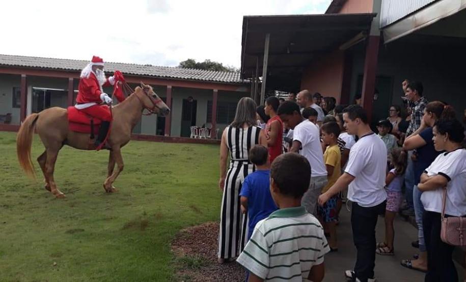 Aconteceu no dia 18 de dezembro de 2019 na Escola Santa Teresinha – EIEF – Modalidade Educação Especial – Mantida pela Associação de Pais e Amigos dos Excepcionais de Campina da Lagoa-Pr e jurisdicionada ao Núcleo Regional de Campo Mourão-Pr ,a solenidade de Formatura dos alunos da Educação Infantil – Pré Escolar e Festa de Natal.