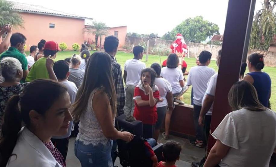 Aconteceu no dia 18 de dezembro de 2019 na Escola Santa Teresinha – EIEF – Modalidade Educação Especial – Mantida pela Associação de Pais e Amigos dos Excepcionais de Campina da Lagoa-Pr e jurisdicionada ao Núcleo Regional de Campo Mourão-Pr ,a solenidade de Formatura dos alunos da Educação Infantil – Pré Escolar e Festa de Natal.
