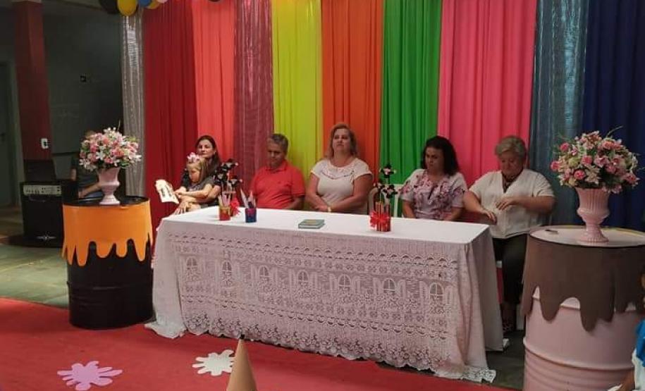 Aconteceu no dia 18 de dezembro de 2019 na Escola Santa Teresinha – EIEF – Modalidade Educação Especial – Mantida pela Associação de Pais e Amigos dos Excepcionais de Campina da Lagoa-Pr e jurisdicionada ao Núcleo Regional de Campo Mourão-Pr ,a solenidade de Formatura dos alunos da Educação Infantil – Pré Escolar e Festa de Natal.