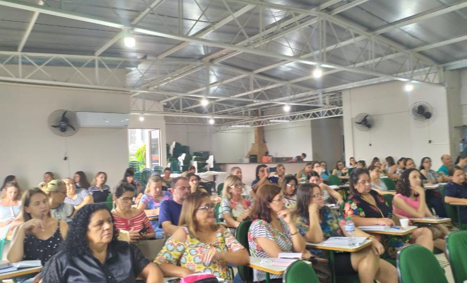 NRE Campo Mourão realiza formação com equipe pedagógica das escolas, a partir do desenvolvimento de atividades práticas com os documentos norteadores da organização curricular, bem como plano de nivelamento a ser promovido noa primeiros 15 dias das aulas em todas as disciplinas.