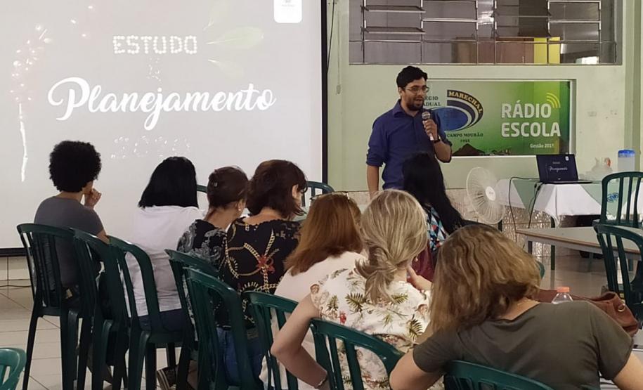 NRE Campo Mourão realiza formação com equipe pedagógica das escolas, a partir do desenvolvimento de atividades práticas com os documentos norteadores da organização curricular, bem como plano de nivelamento a ser promovido noa primeiros 15 dias das aulas em todas as disciplinas.