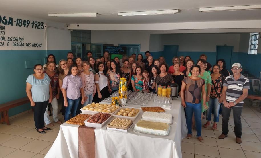 Momento de estudos a partir dos documentos norteadores para a educação básica, com os professores em planejamento para o processo de nivelamento que será oportunizado aos estudante no início do ano letivo de 2020