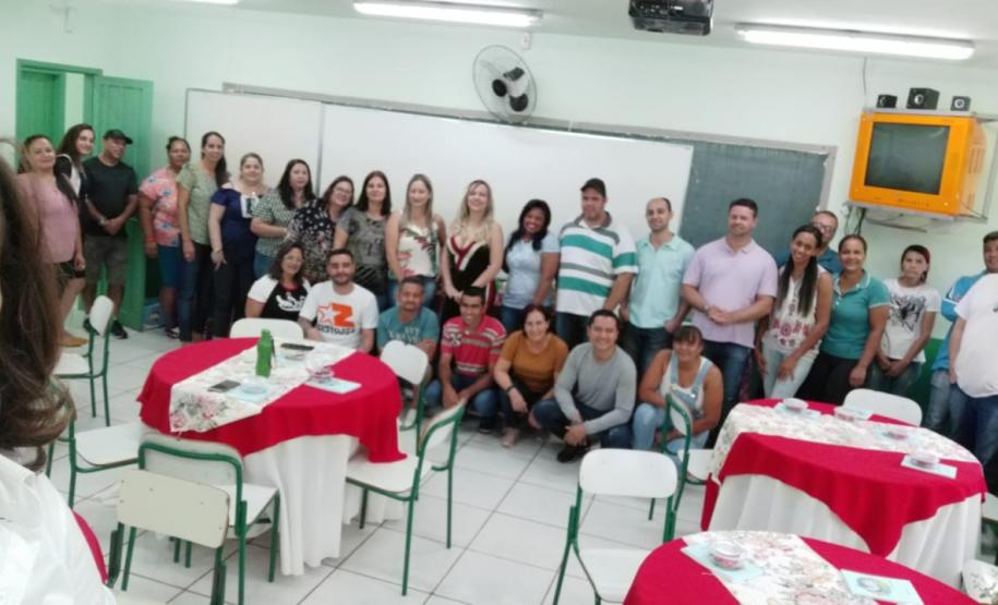 Momento de estudos a partir dos documentos norteadores para a educação básica, com os professores em planejamento para o processo de nivelamento que será oportunizado aos estudante no início do ano letivo de 2020