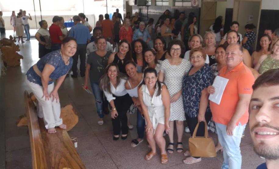 Momento de estudos a partir dos documentos norteadores para a educação básica, com os professores em planejamento para o processo de nivelamento que será oportunizado aos estudante no início do ano letivo de 2020