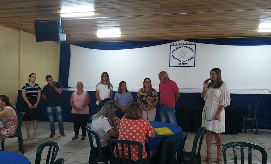 Momento de estudos a partir dos documentos norteadores para a educação básica, com os professores em planejamento para o processo de nivelamento que será oportunizado aos estudante no início do ano letivo de 2020