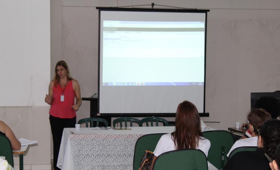 Está acontecendo no Núcleo Regional de Educação de CM desde a última terça-feira dia 12, uma formação realizada pelos técnicos dos setores SERE, DOCUMENTAÇÃO ESCOLAR e EDUCAÇÃO INFANTIL E ANOS INICIAIS para profissionais das Secretarias Municipais de Educação, diretores, professores e secretários das unidades escolares da rede municipal