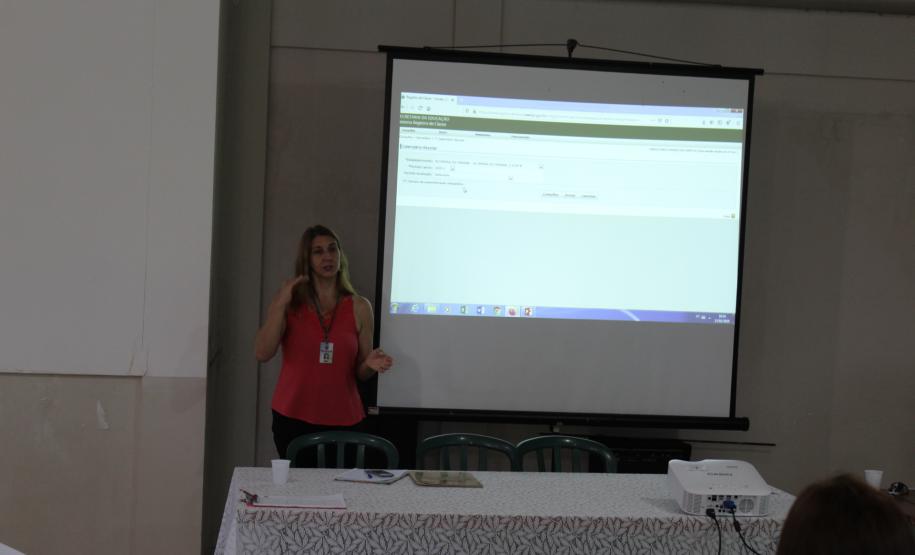 Está acontecendo no Núcleo Regional de Educação de CM desde a última terça-feira dia 12, uma formação realizada pelos técnicos dos setores SERE, DOCUMENTAÇÃO ESCOLAR e EDUCAÇÃO INFANTIL E ANOS INICIAIS para profissionais das Secretarias Municipais de Educação, diretores, professores e secretários das unidades escolares da rede municipal