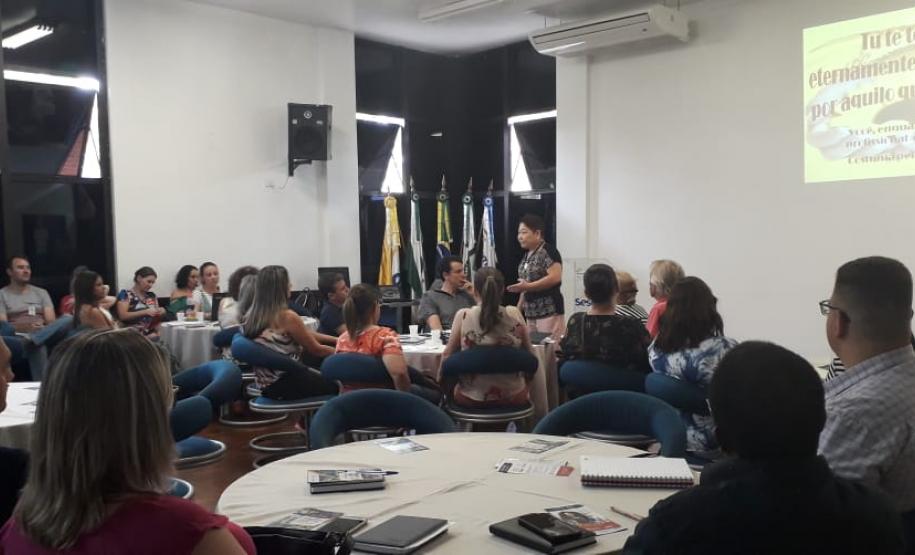 Aconteceu nessa sexta-feira 14, nos períodos manhã e tarde,   reunião da Chefia e equipe NRE Campo Mourão  com os diretores de escolas  locais   e da região