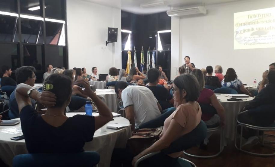 Aconteceu nessa sexta-feira 14, nos períodos manhã e tarde,   reunião da Chefia e equipe NRE Campo Mourão  com os diretores de escolas  locais   e da região