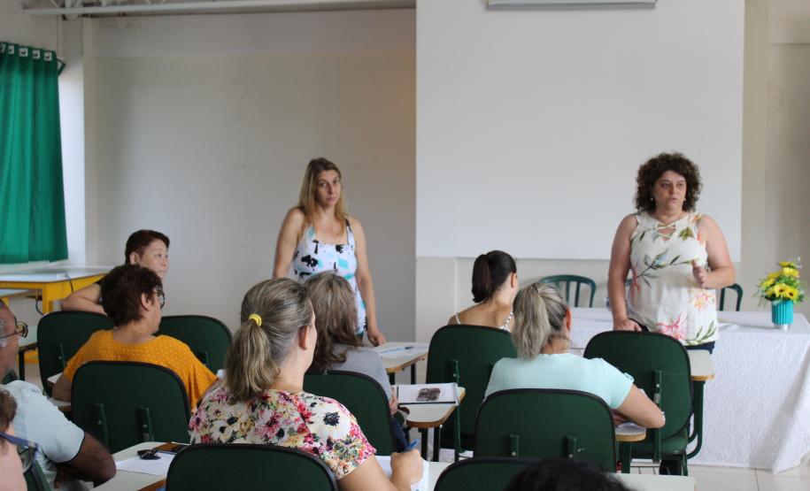 Aconteceu nessa sexta-feira 14, nos períodos manhã e tarde,   reunião da Chefia e equipe NRE Campo Mourão  com os diretores de escolas  locais   e da região