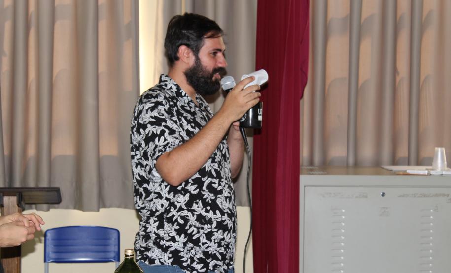 Aconteceu nessa quinta feira 20, nas dependências do Colégio Estadual Campo Mourão, uma palestra com o Engenheiro Ambiental Edson Henrique Garcia Massi, promovido pela 1ª Promotoria de Justiça de Campo Mourão na pessoa da Promotora de Justiça Drª Rosana Araújo de Sá Ribeiro, aos alunos do 6º ano dos colégios Estadual de Campo Mourão, Vinícius de Moraes e Novo Horizonte .