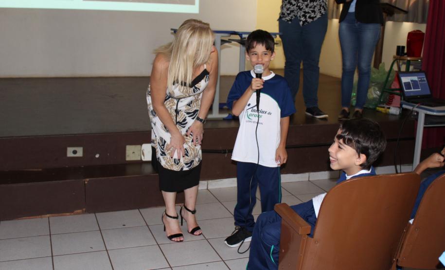 Aconteceu nessa quinta feira 20, nas dependências do Colégio Estadual Campo Mourão, uma palestra com o Engenheiro Ambiental Edson Henrique Garcia Massi, promovido pela 1ª Promotoria de Justiça de Campo Mourão na pessoa da Promotora de Justiça Drª Rosana Araújo de Sá Ribeiro, aos alunos do 6º ano dos colégios Estadual de Campo Mourão, Vinícius de Moraes e Novo Horizonte .