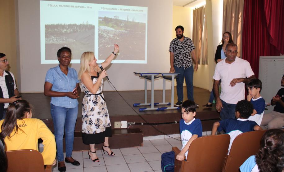 Aconteceu nessa quinta feira 20, nas dependências do Colégio Estadual Campo Mourão, uma palestra com o Engenheiro Ambiental Edson Henrique Garcia Massi, promovido pela 1ª Promotoria de Justiça de Campo Mourão na pessoa da Promotora de Justiça Drª Rosana Araújo de Sá Ribeiro, aos alunos do 6º ano dos colégios Estadual de Campo Mourão, Vinícius de Moraes e Novo Horizonte .