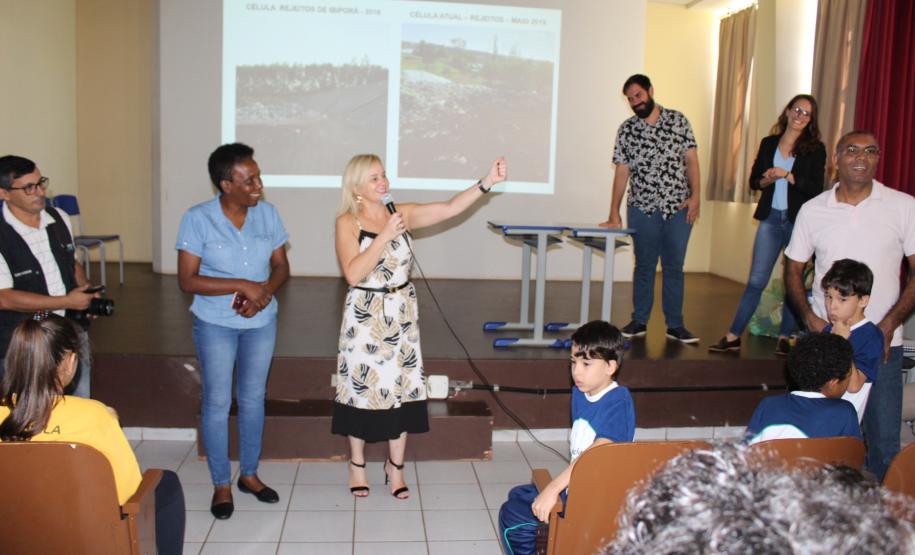 Aconteceu nessa quinta feira 20, nas dependências do Colégio Estadual Campo Mourão, uma palestra com o Engenheiro Ambiental Edson Henrique Garcia Massi, promovido pela 1ª Promotoria de Justiça de Campo Mourão na pessoa da Promotora de Justiça Drª Rosana Araújo de Sá Ribeiro, aos alunos do 6º ano dos colégios Estadual de Campo Mourão, Vinícius de Moraes e Novo Horizonte .