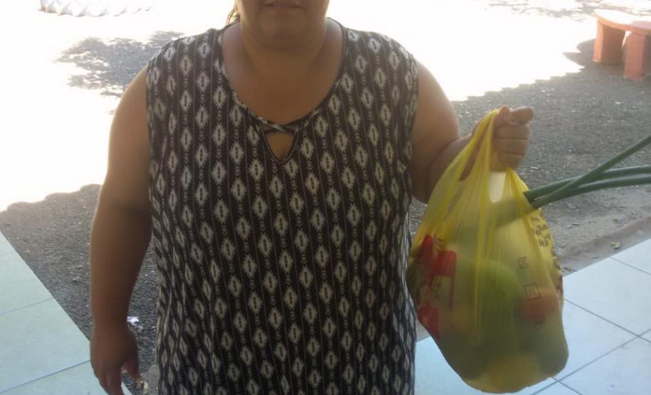 O governador Carlos Massa Ratinho Junior determinou que alimentos adquiridos pelo Estado para compor a merenda escolar sejam distribuídos para famílias de estudantes beneficiários do Bolsa Família. São cerca de 230 mil alunos inscritos no programa no Paraná. Também há a determinação de que o Programa Leite das Crianças, que atinge 110 mil crianças entre 6 meses e 3 anos de idade e envolve 5 mil produtores rurais, seja mantido.