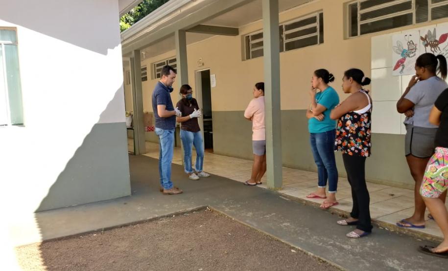 O governador Carlos Massa Ratinho Junior determinou que alimentos adquiridos pelo Estado para compor a merenda escolar sejam distribuídos para famílias de estudantes beneficiários do Bolsa Família. São cerca de 230 mil alunos inscritos no programa no Paraná. Também há a determinação de que o Programa Leite das Crianças, que atinge 110 mil crianças entre 6 meses e 3 anos de idade e envolve 5 mil produtores rurais, seja mantido.