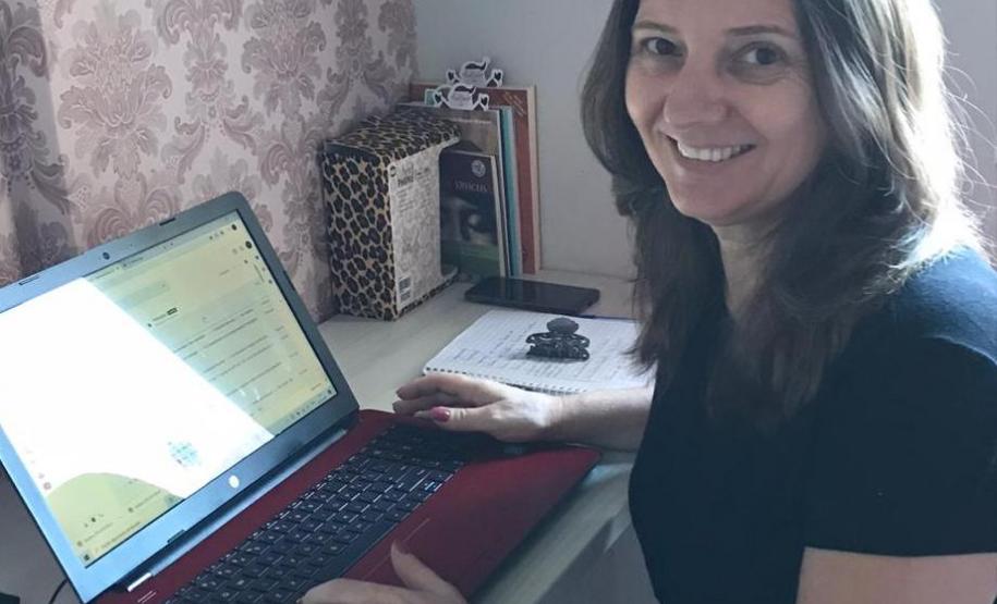 #EUTRABALHOPELOPARANA . Servidores do Núcleo Regional de Educação de Campo Mourão trabalham em Home Office. Quase todos os servidores do Governo do Paraná estão trabalhando nesta modalidade, mas em um mutirão nunca antes visto: 24 horas por dia, sete dias por semana, se revezando na prevenção e no combate ao Coronavírus.
Visite coronavirus.pr.gov.br para dicas e informações sobre prevenção.