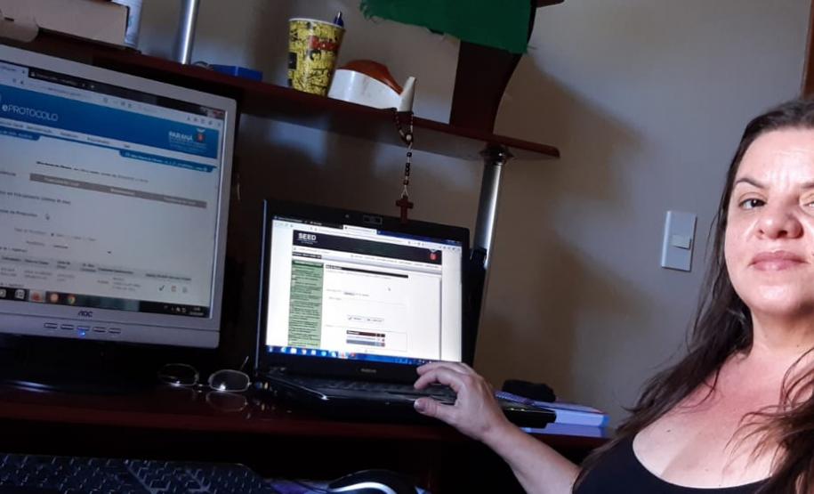 #EUTRABALHOPELOPARANA . Servidores do Núcleo Regional de Educação de Campo Mourão trabalham em Home Office. Quase todos os servidores do Governo do Paraná estão trabalhando nesta modalidade, mas em um mutirão nunca antes visto: 24 horas por dia, sete dias por semana, se revezando na prevenção e no combate ao Coronavírus.
Visite coronavirus.pr.gov.br para dicas e informações sobre prevenção.