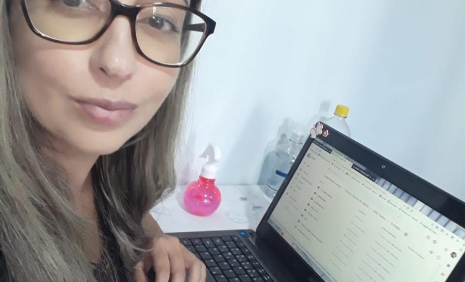 #EUTRABALHOPELOPARANA . Servidores do Núcleo Regional de Educação de Campo Mourão trabalham em Home Office. Quase todos os servidores do Governo do Paraná estão trabalhando nesta modalidade, mas em um mutirão nunca antes visto: 24 horas por dia, sete dias por semana, se revezando na prevenção e no combate ao Coronavírus.
Visite coronavirus.pr.gov.br para dicas e informações sobre prevenção.