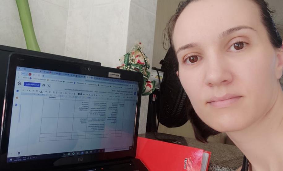 #EUTRABALHOPELOPARANA . Servidores do Núcleo Regional de Educação de Campo Mourão trabalham em Home Office. Quase todos os servidores do Governo do Paraná estão trabalhando nesta modalidade, mas em um mutirão nunca antes visto: 24 horas por dia, sete dias por semana, se revezando na prevenção e no combate ao Coronavírus.
Visite coronavirus.pr.gov.br para dicas e informações sobre prevenção.