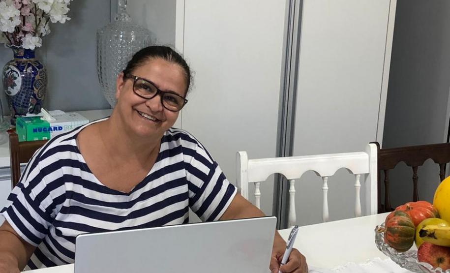 #EUTRABALHOPELOPARANA . Servidores do Núcleo Regional de Educação de Campo Mourão trabalham em Home Office. Quase todos os servidores do Governo do Paraná estão trabalhando nesta modalidade, mas em um mutirão nunca antes visto: 24 horas por dia, sete dias por semana, se revezando na prevenção e no combate ao Coronavírus.
Visite coronavirus.pr.gov.br para dicas e informações sobre prevenção.