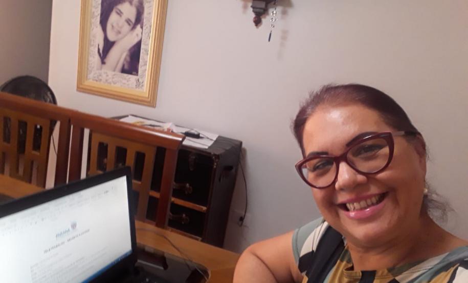 #EUTRABALHOPELOPARANA . Servidores do Núcleo Regional de Educação de Campo Mourão trabalham em Home Office. Quase todos os servidores do Governo do Paraná estão trabalhando nesta modalidade, mas em um mutirão nunca antes visto: 24 horas por dia, sete dias por semana, se revezando na prevenção e no combate ao Coronavírus.
Visite coronavirus.pr.gov.br para dicas e informações sobre prevenção.