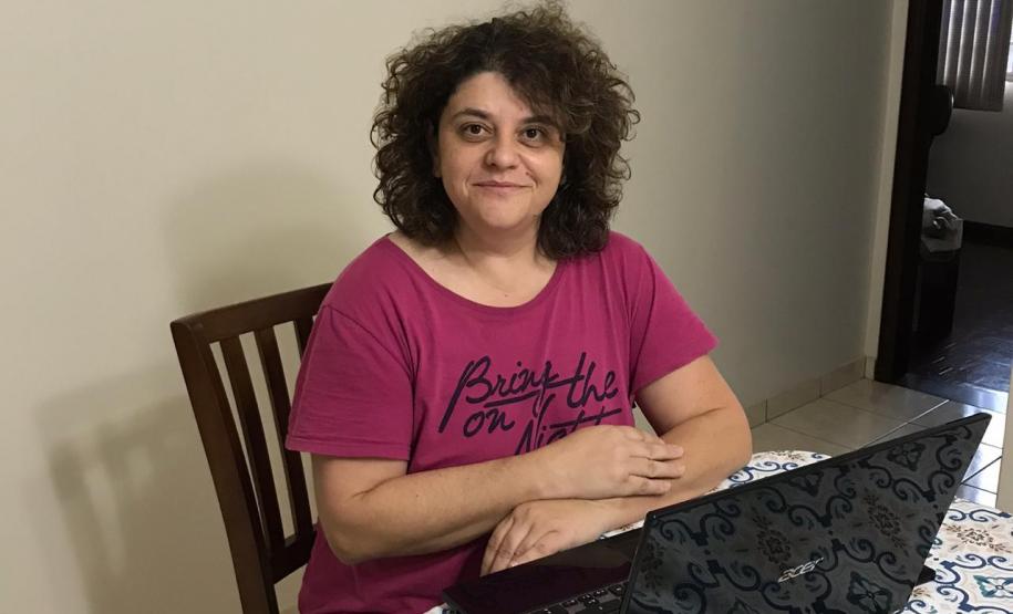 #EUTRABALHOPELOPARANA . Servidores do Núcleo Regional de Educação de Campo Mourão trabalham em Home Office. Quase todos os servidores do Governo do Paraná estão trabalhando nesta modalidade, mas em um mutirão nunca antes visto: 24 horas por dia, sete dias por semana, se revezando na prevenção e no combate ao Coronavírus.
Visite coronavirus.pr.gov.br para dicas e informações sobre prevenção.