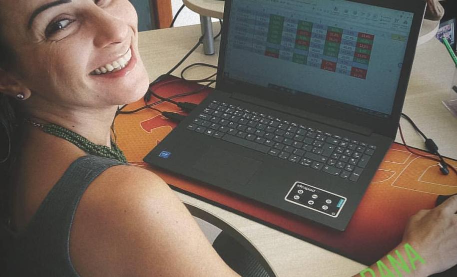 #EUTRABALHOPELOPARANA . Servidores do Núcleo Regional de Educação de Campo Mourão trabalham em Home Office. Quase todos os servidores do Governo do Paraná estão trabalhando nesta modalidade, mas em um mutirão nunca antes visto: 24 horas por dia, sete dias por semana, se revezando na prevenção e no combate ao Coronavírus.
Visite coronavirus.pr.gov.br para dicas e informações sobre prevenção.